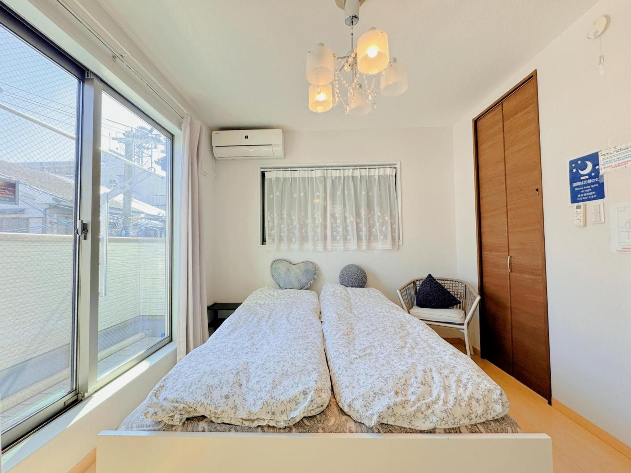 Spirited Away Entire House for 10 &Near Public Transport 5 min Walk&Direct to Osaka Castle Shinsaibashi Umeda &Free Parking &Near Shopping Street
