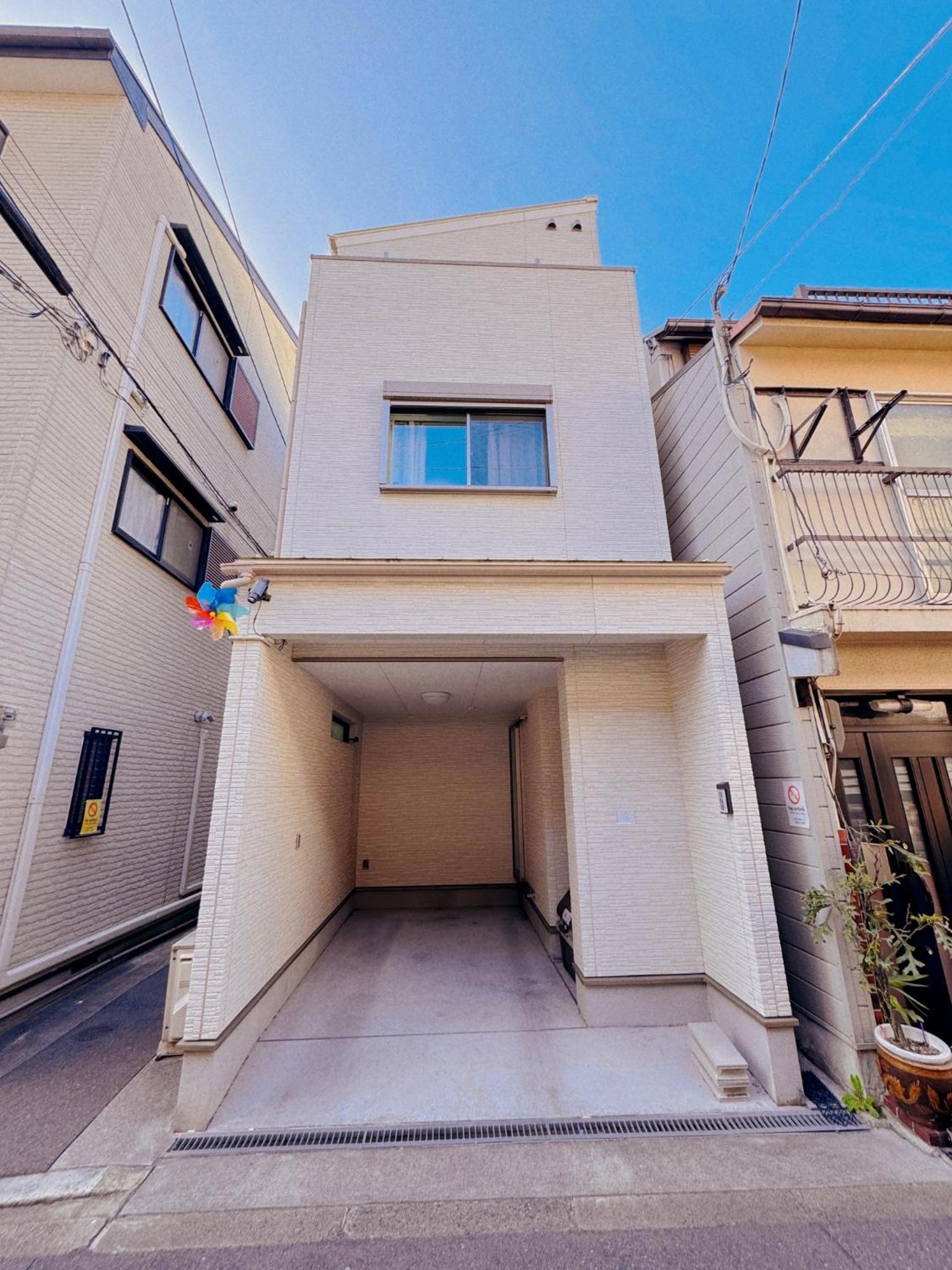 Spirited Away Entire House for 10 &Near Public Transport 5 min Walk&Direct to Osaka Castle Shinsaibashi Umeda &Free Parking &Near Shopping Street