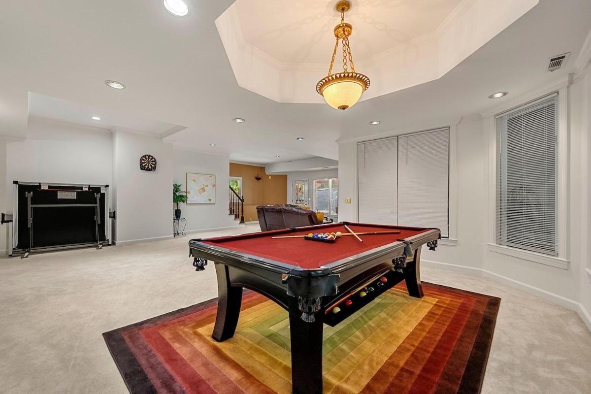 Mansion-Pool-Bball Court-Gym-Spa