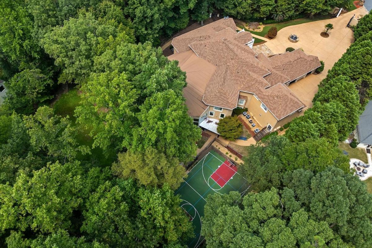 Mansion-Pool-Bball Court-Gym-Spa