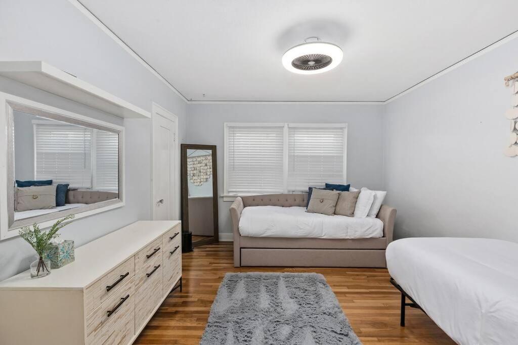UpdatedVintage Bayside Bungalow