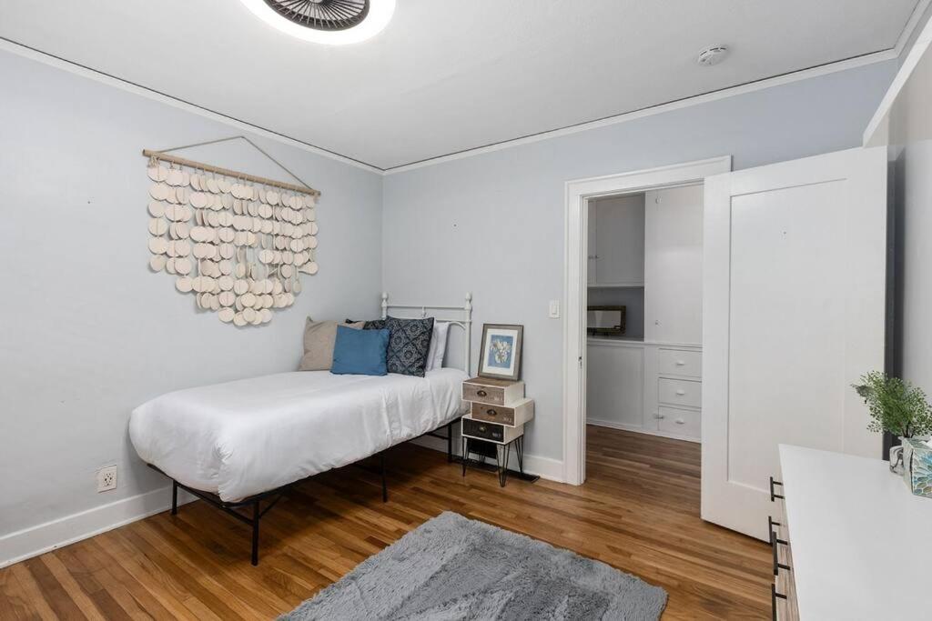 UpdatedVintage Bayside Bungalow