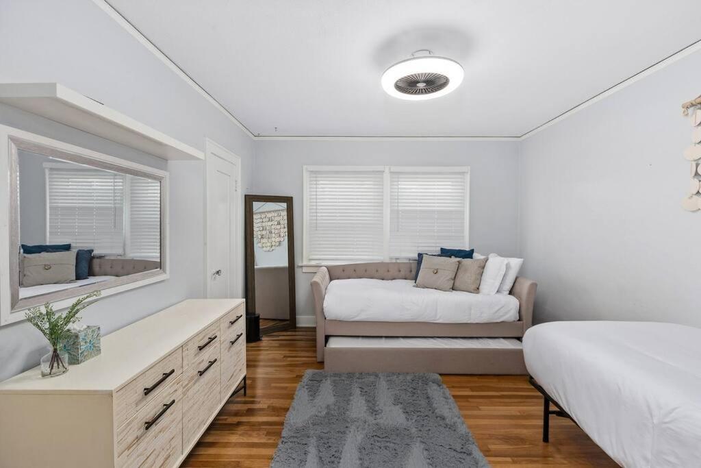 UpdatedVintage Bayside Bungalow