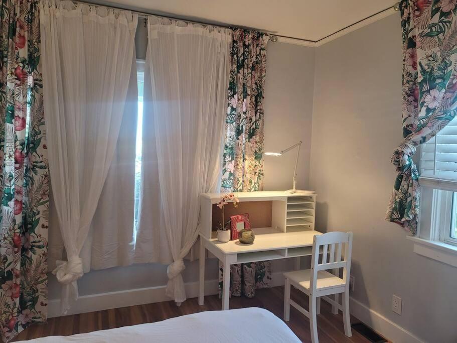UpdatedVintage Bayside Bungalow