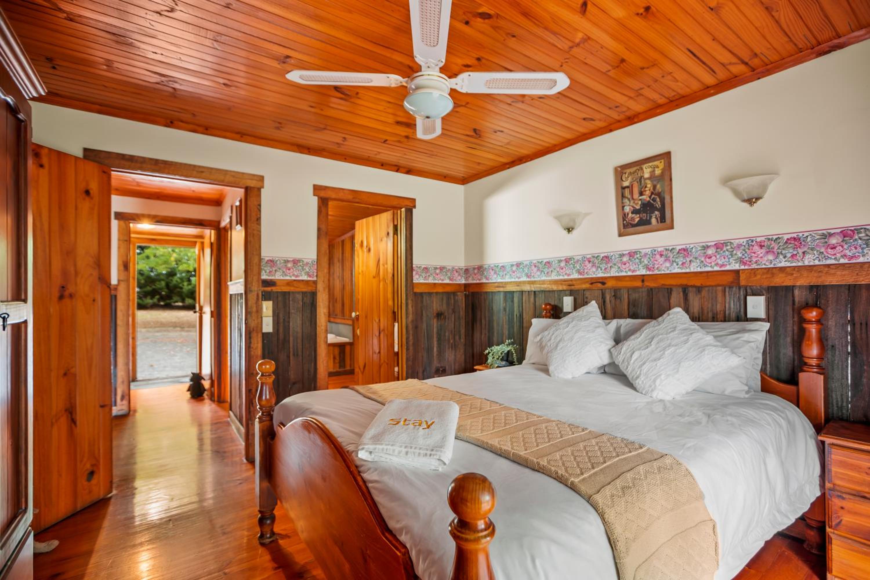 StayAU Cedar Lodge 3BR Quaint Countryside Cottage