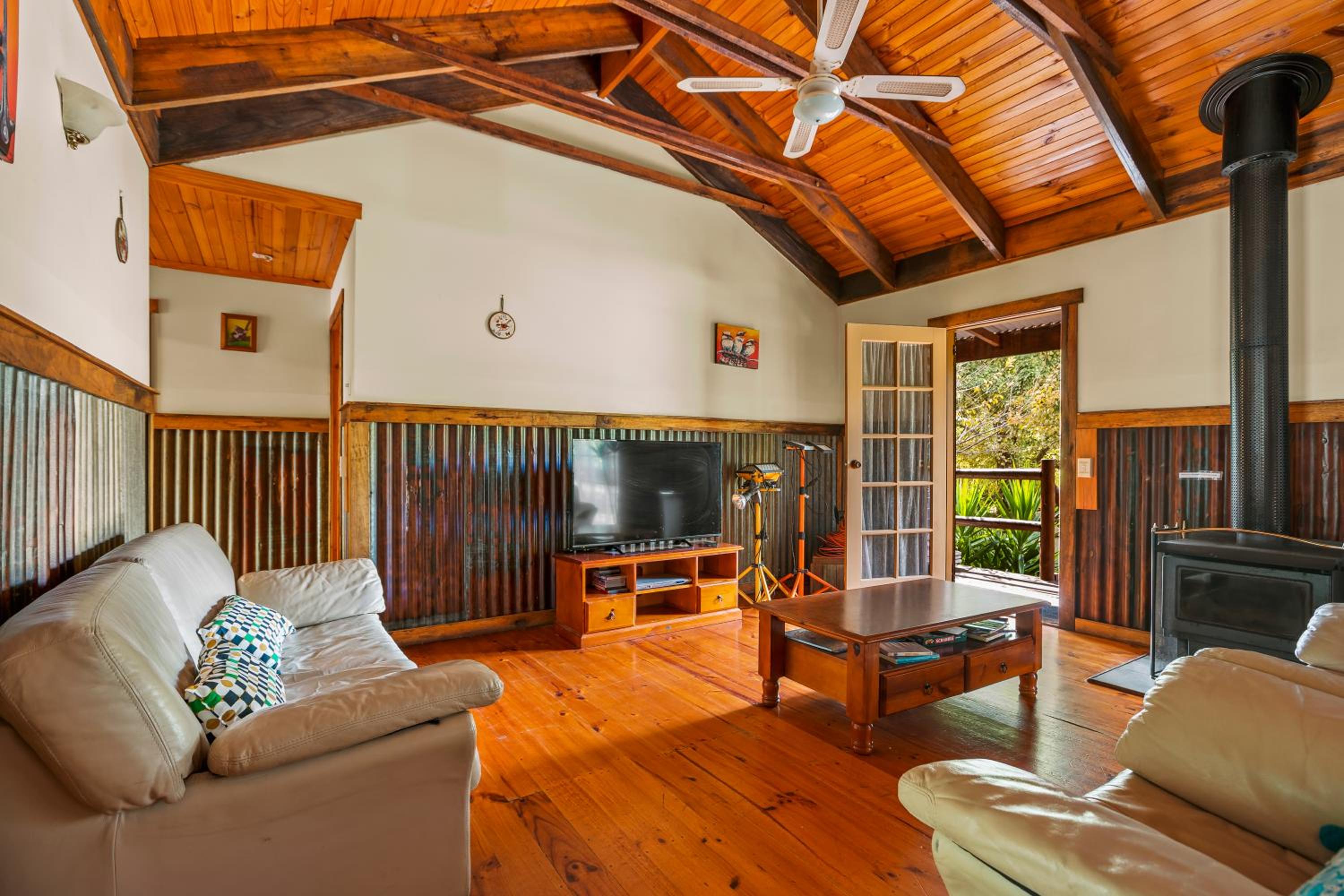 StayAU Cedar Lodge 3BR Quaint Countryside Cottage