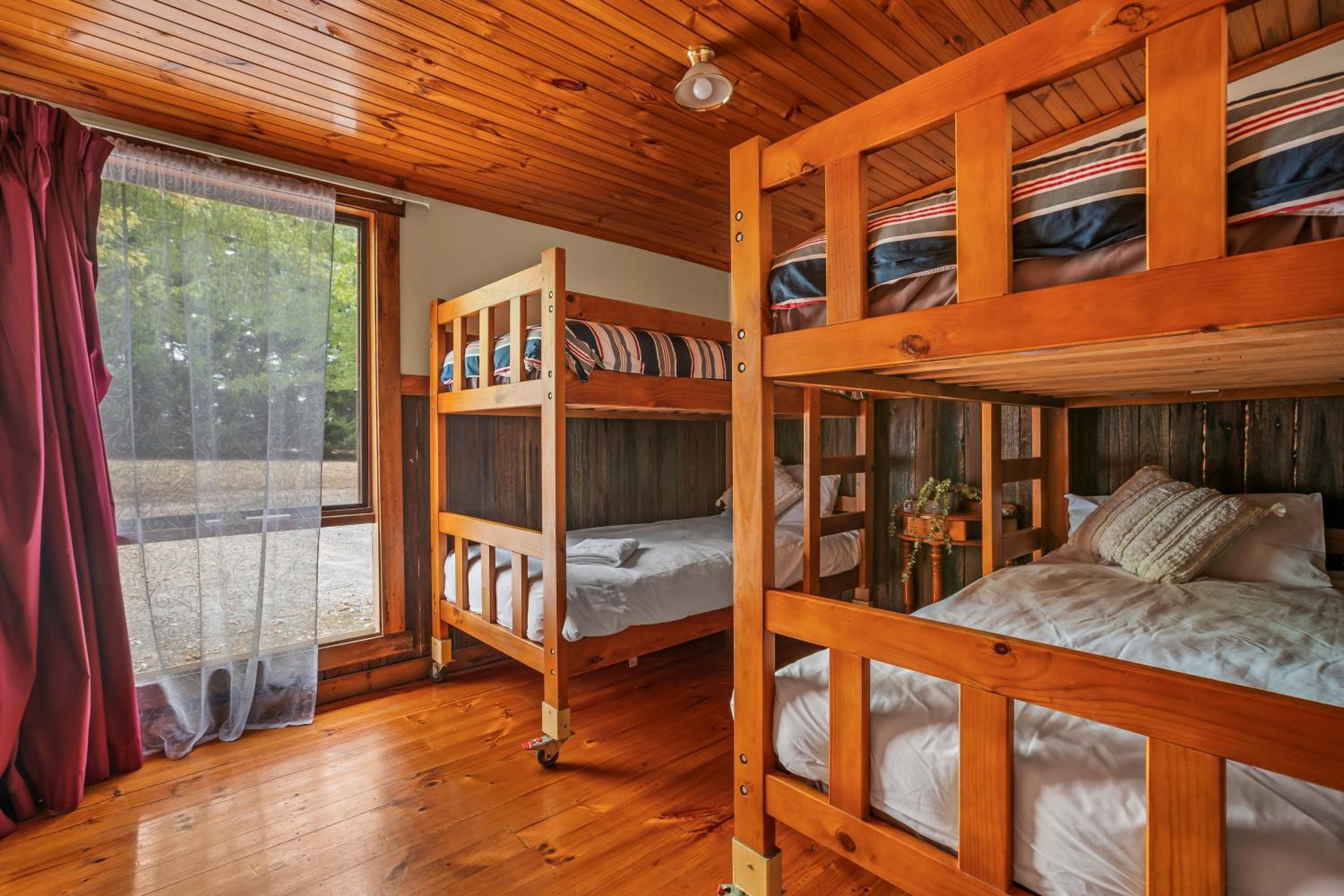 StayAU Cedar Lodge 3BR Quaint Countryside Cottage