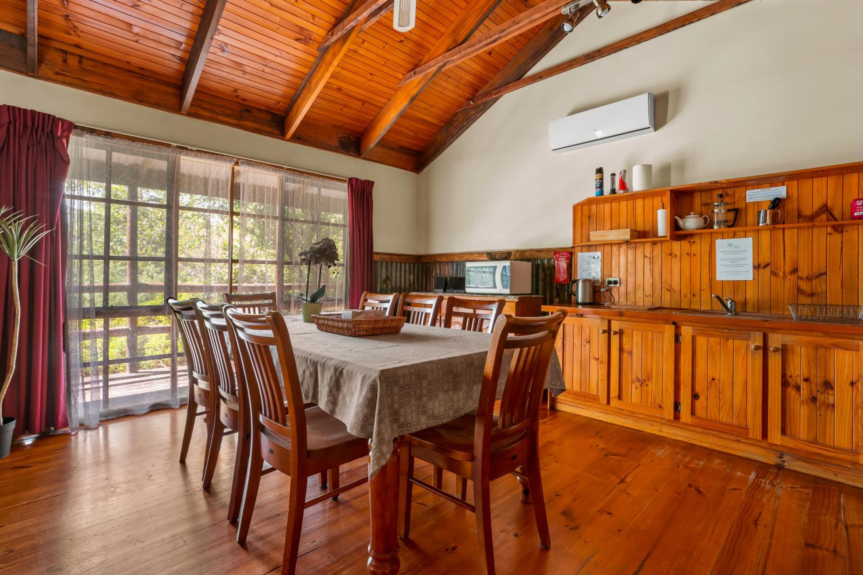 StayAU Cedar Lodge 3BR Quaint Countryside Cottage