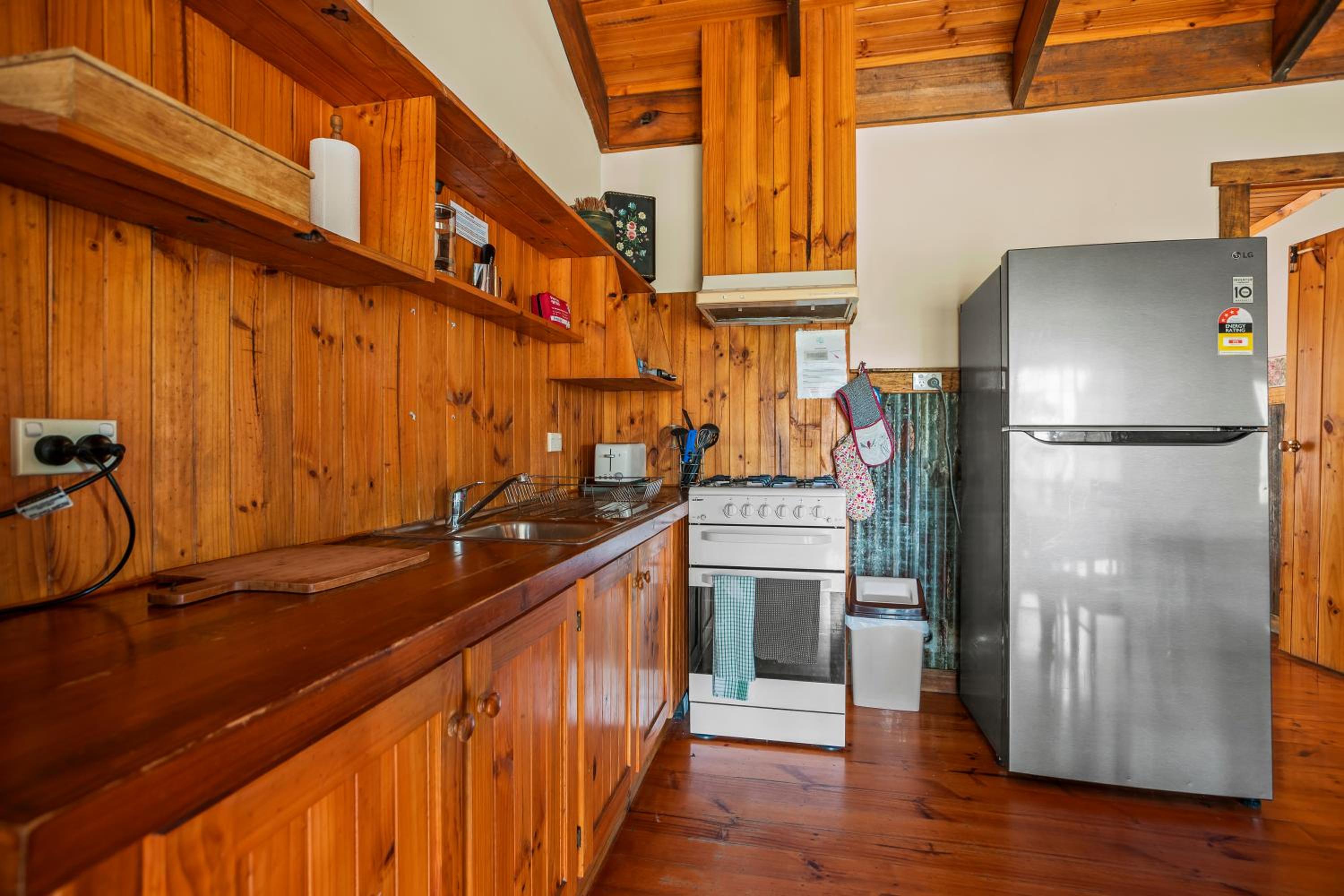 StayAU Cedar Lodge 3BR Quaint Countryside Cottage