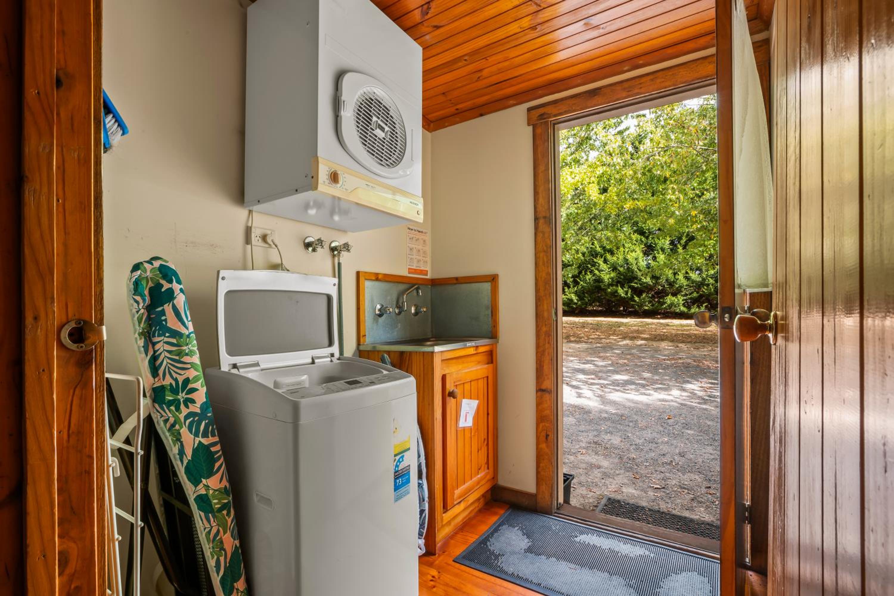 StayAU Cedar Lodge 3BR Quaint Countryside Cottage