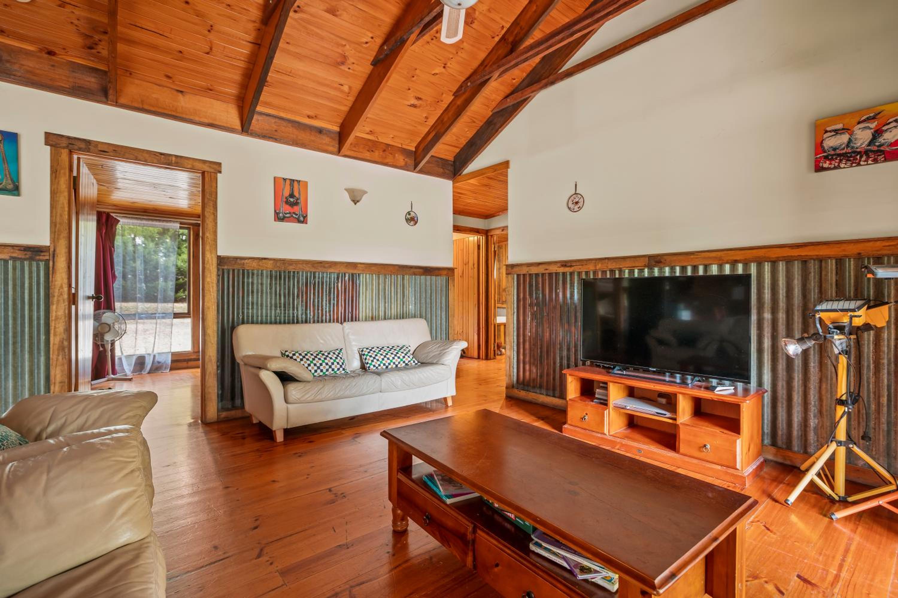 StayAU Cedar Lodge 3BR Quaint Countryside Cottage