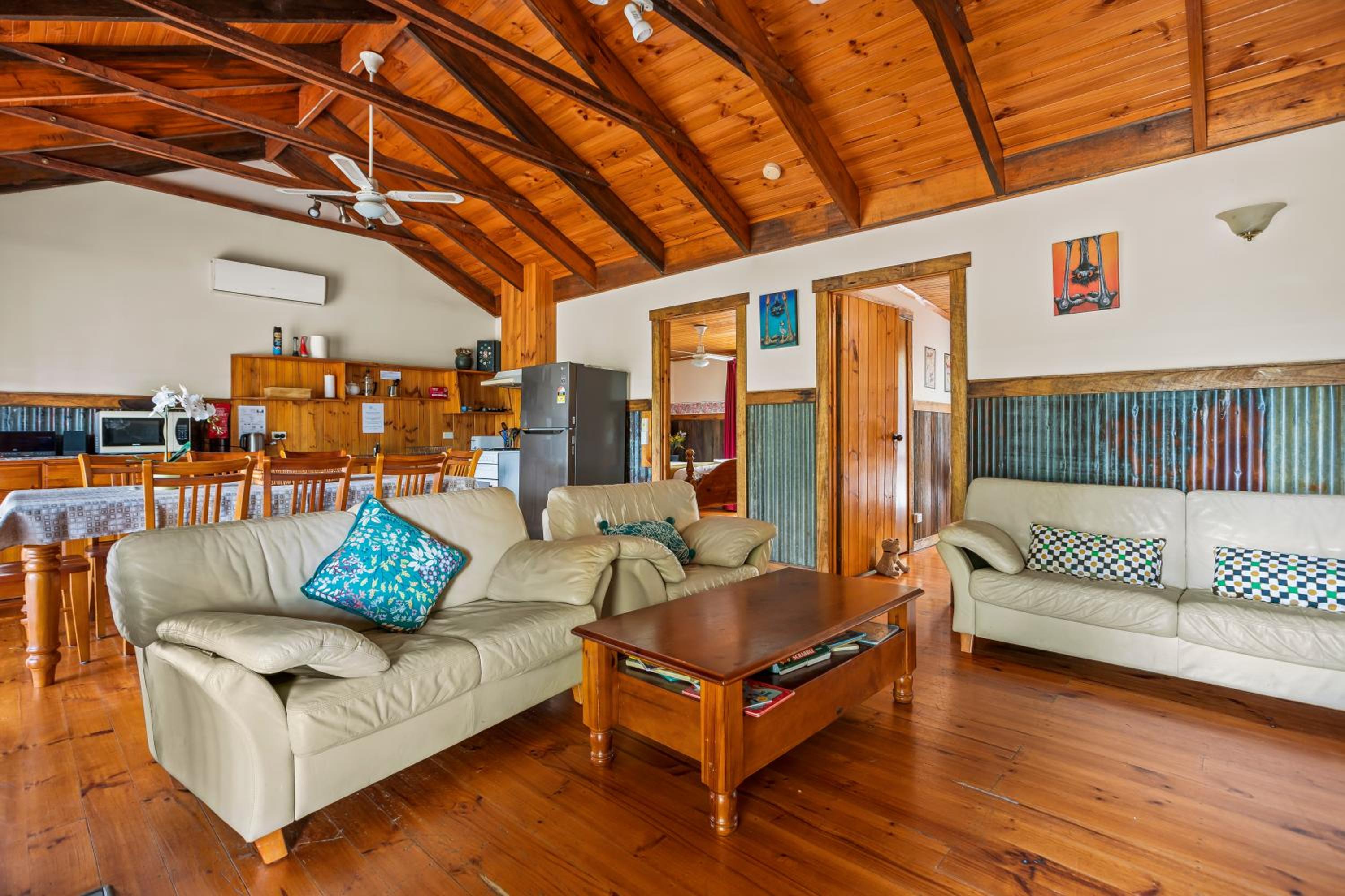 StayAU Cedar Lodge 3BR Quaint Countryside Cottage