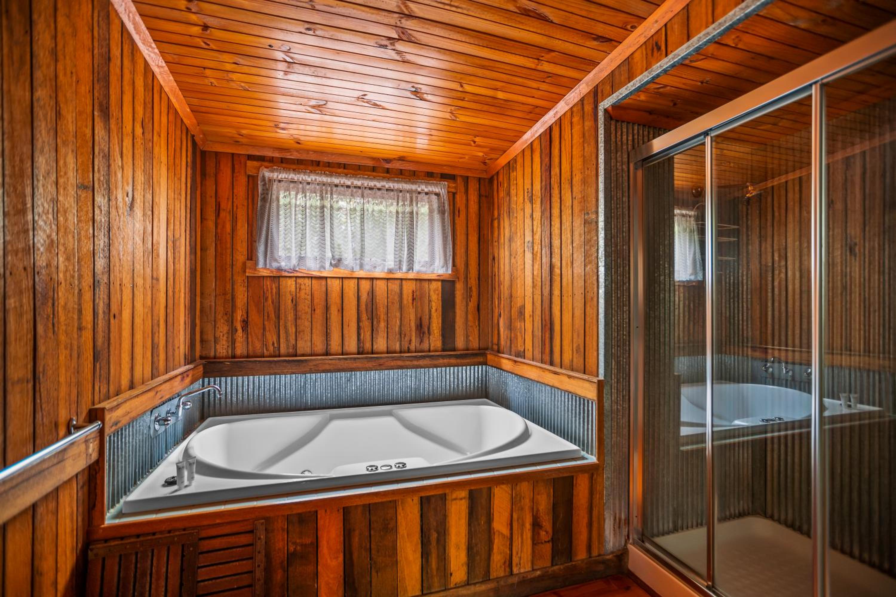 StayAU Cedar Lodge 3BR Quaint Countryside Cottage