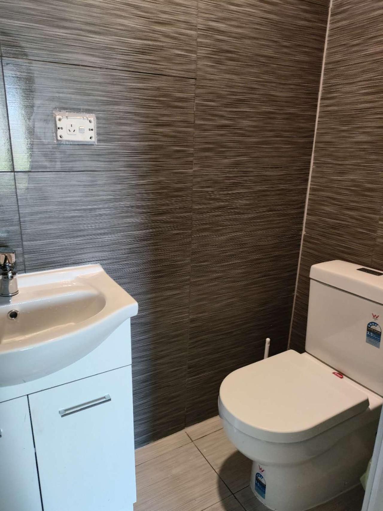 2 Double Bed including 1 double sofa bed Studio at Epsom view 2