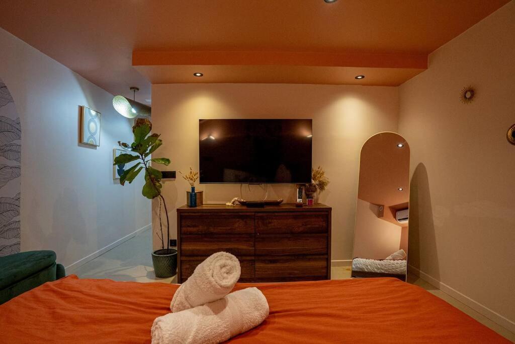 hotel room