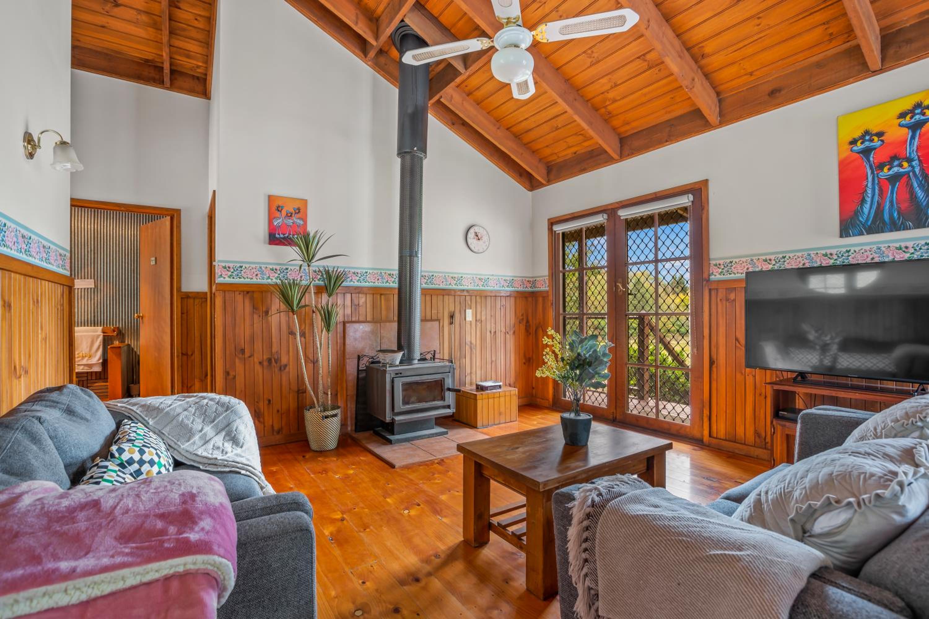 StayAU Lakeview Cottage 2BR Cozy Nature Getaway