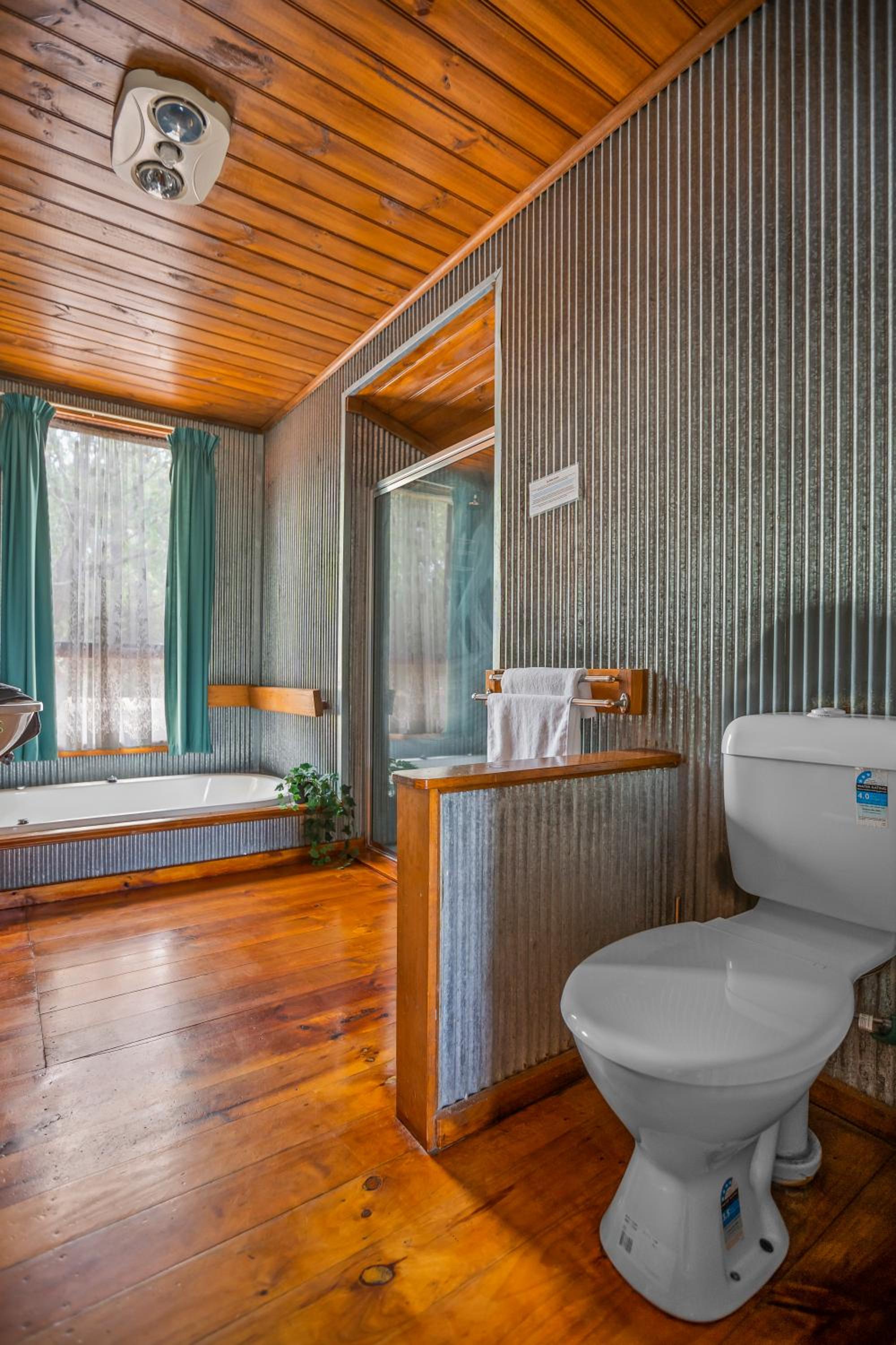 StayAU Lakeview Cottage 2BR Cozy Nature Getaway