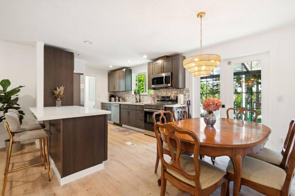Welcome to Modern Bright Home! view 4