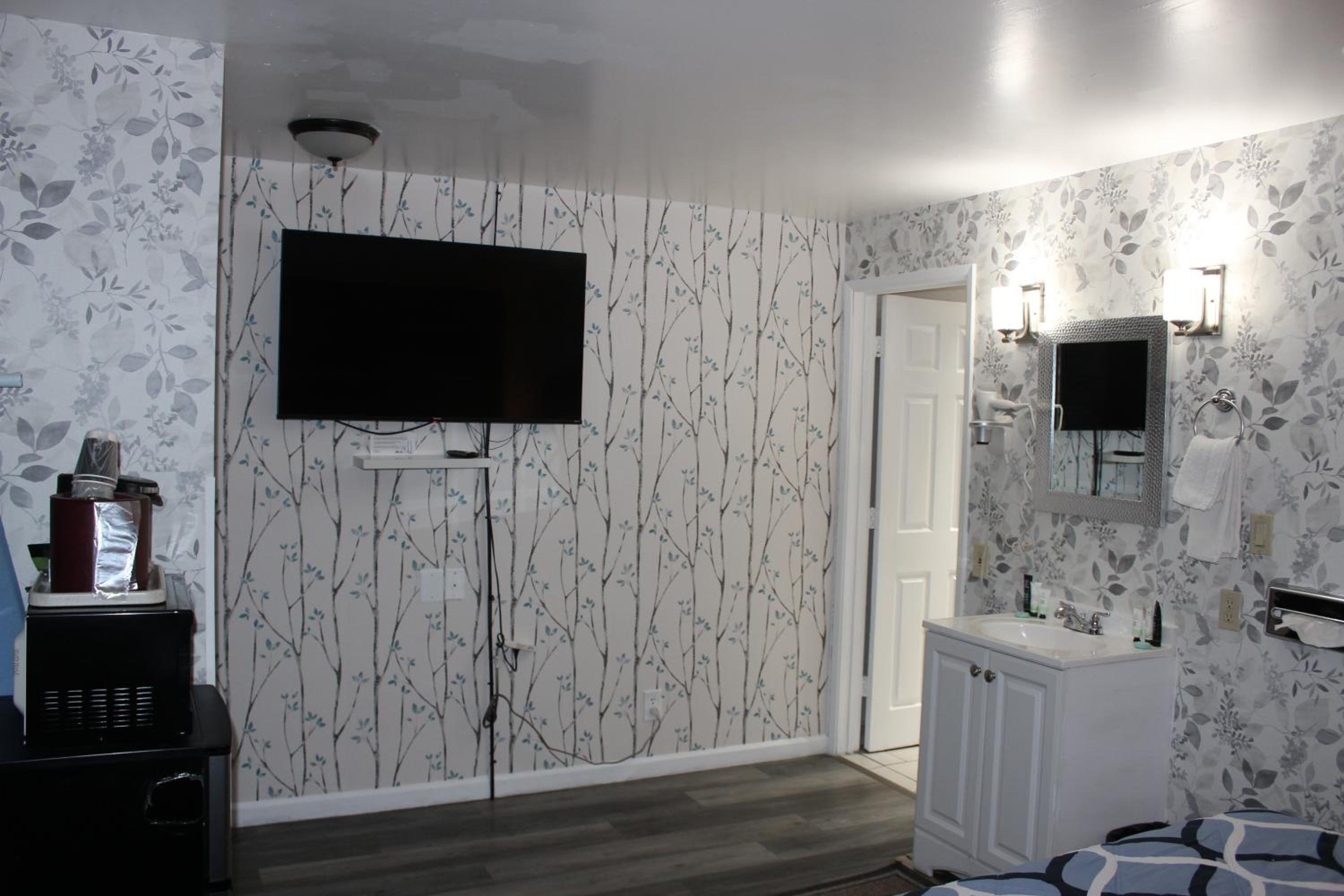 Ashland Vacations - Cedarwood Inn of Ashland - Property Image 36