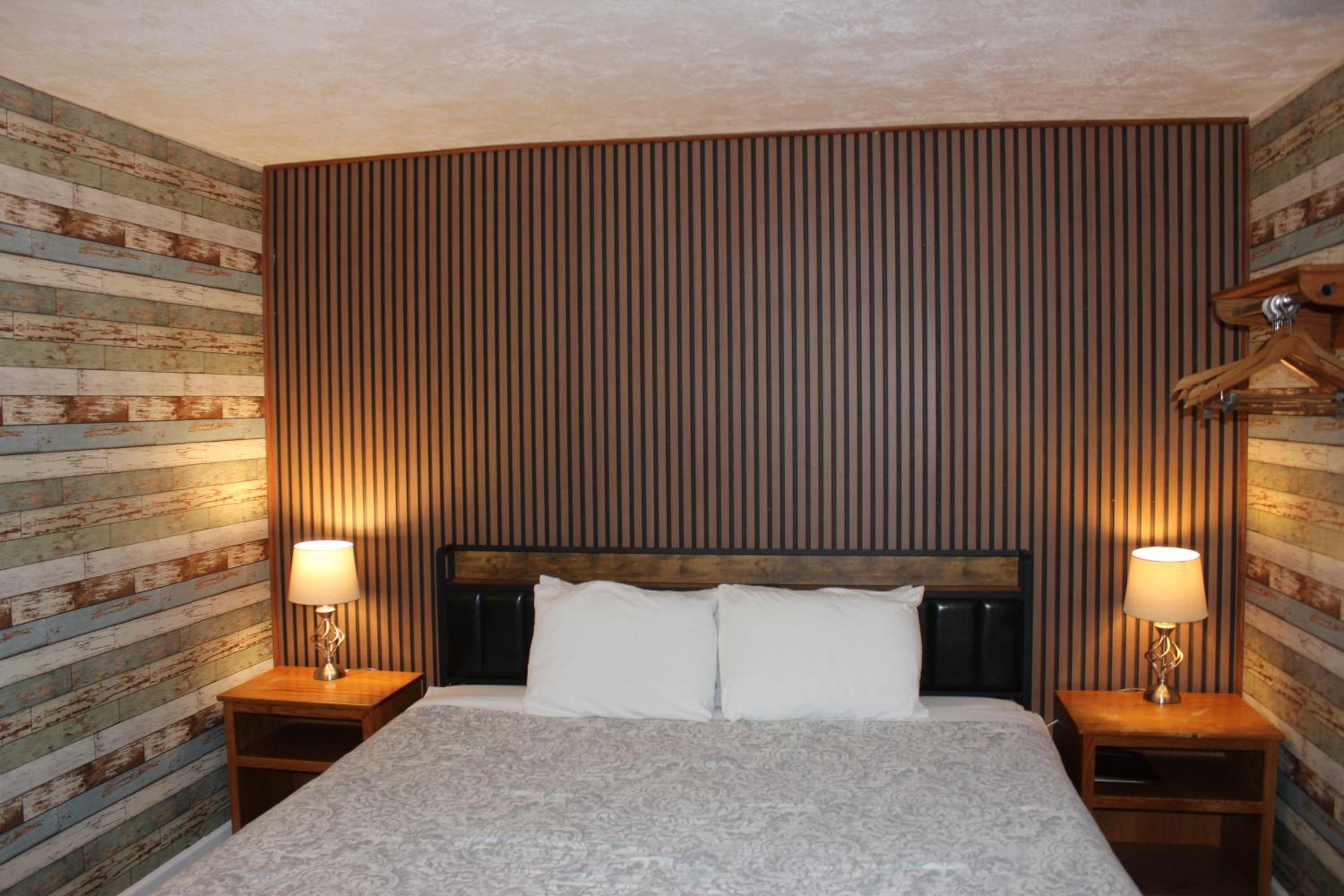 Ashland Vacations - Cedarwood Inn of Ashland - Property Image 41