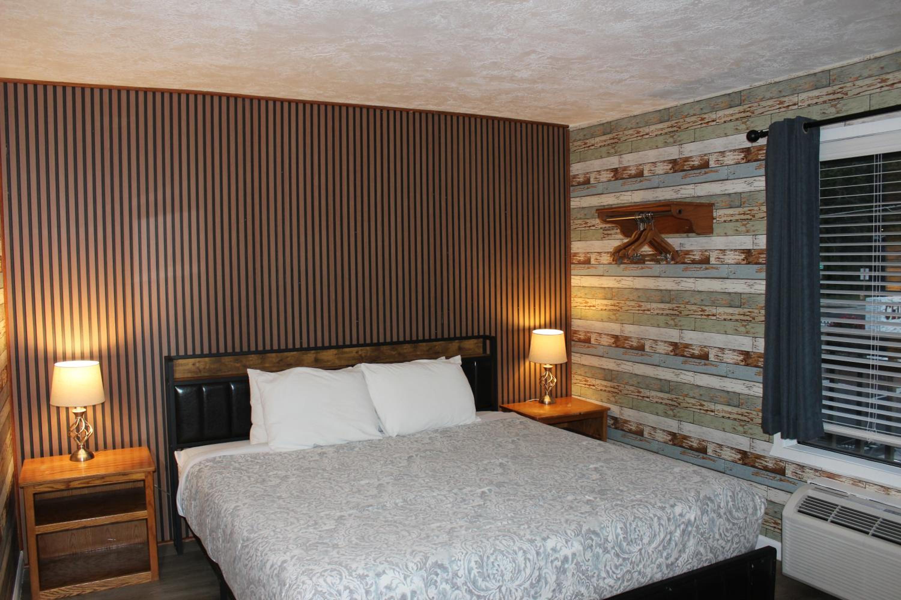 Ashland Vacations - Cedarwood Inn of Ashland - Property Image 149