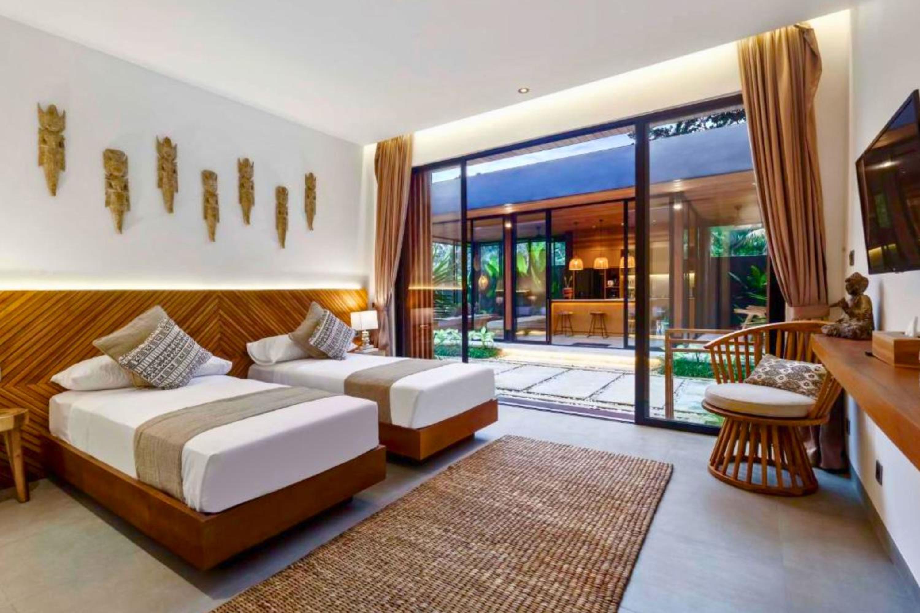 Lituhayu 5 BR Private Pool Villa ZN210 view 3