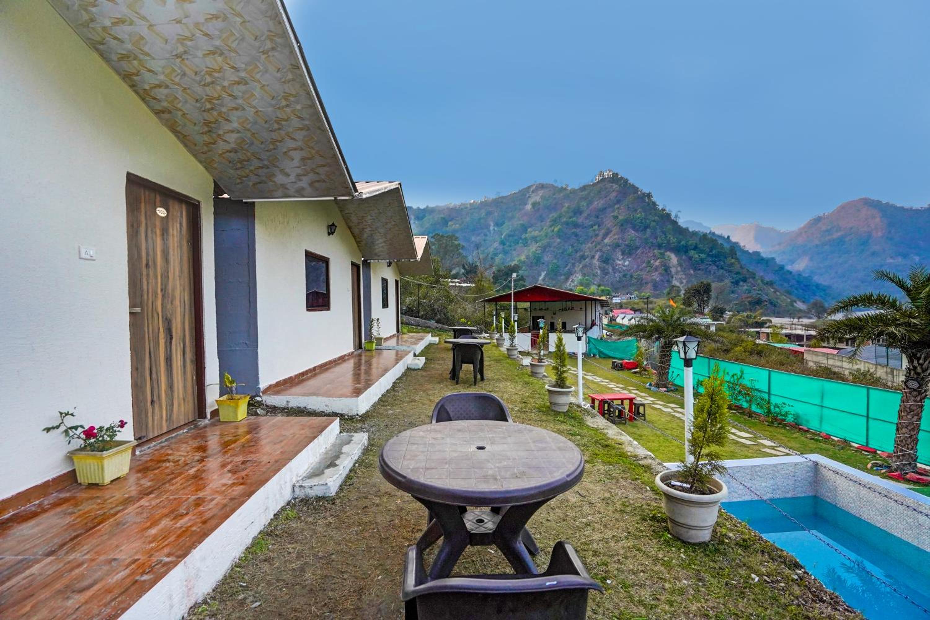 ValleyKing Resort by Sky Stays view 5