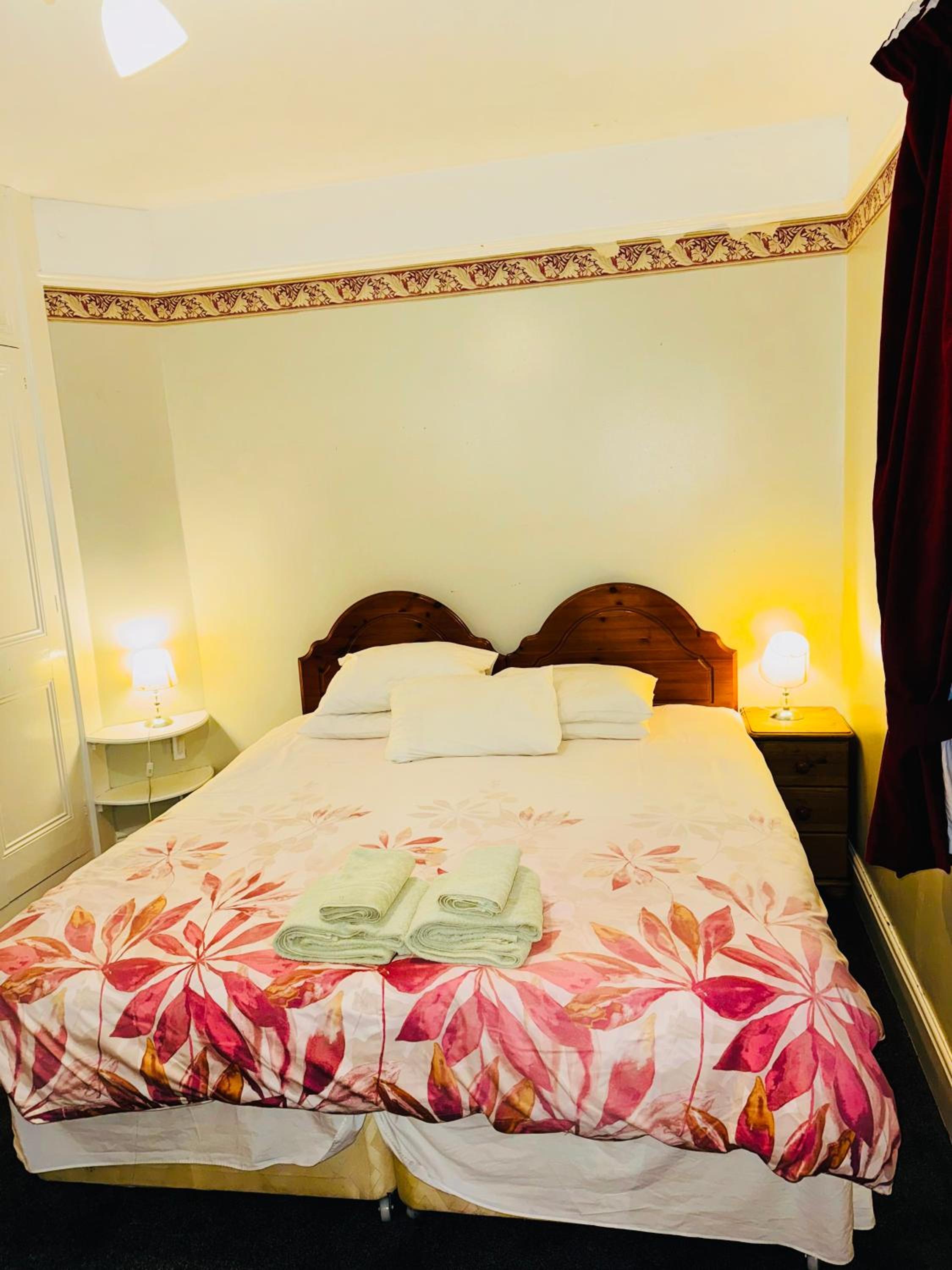 The Bliss 9 Home Stay, En-suite, Self check in with smart lock, Non Smoking Home in and out, Zero tolerance for noise after 11pm view 3