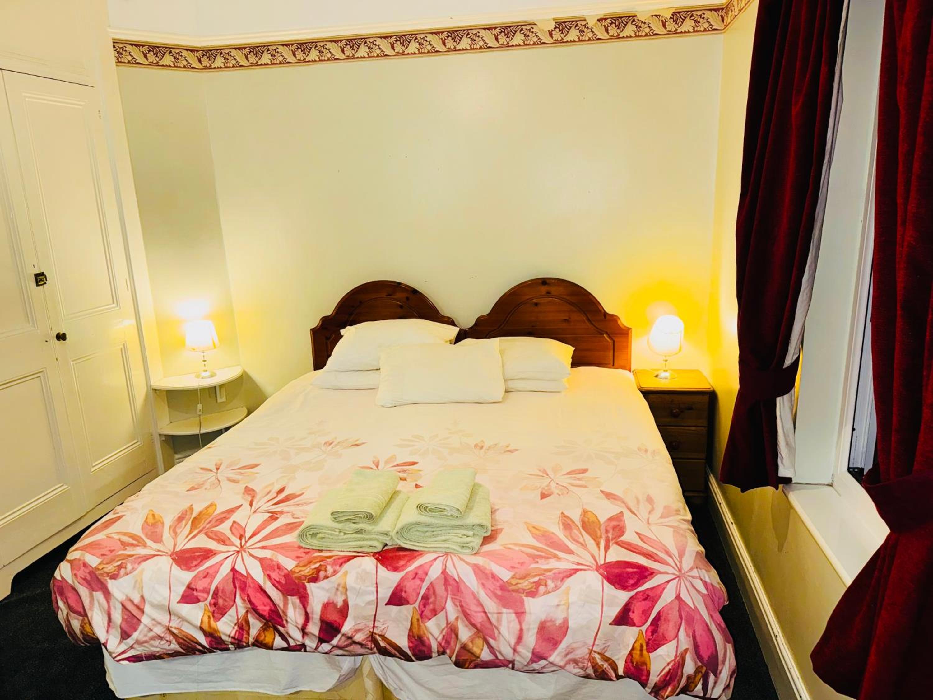 The Bliss 9 Home Stay, En-suite, Self check in with smart lock, Non Smoking Home in and out, Zero tolerance for noise after 11pm view 4