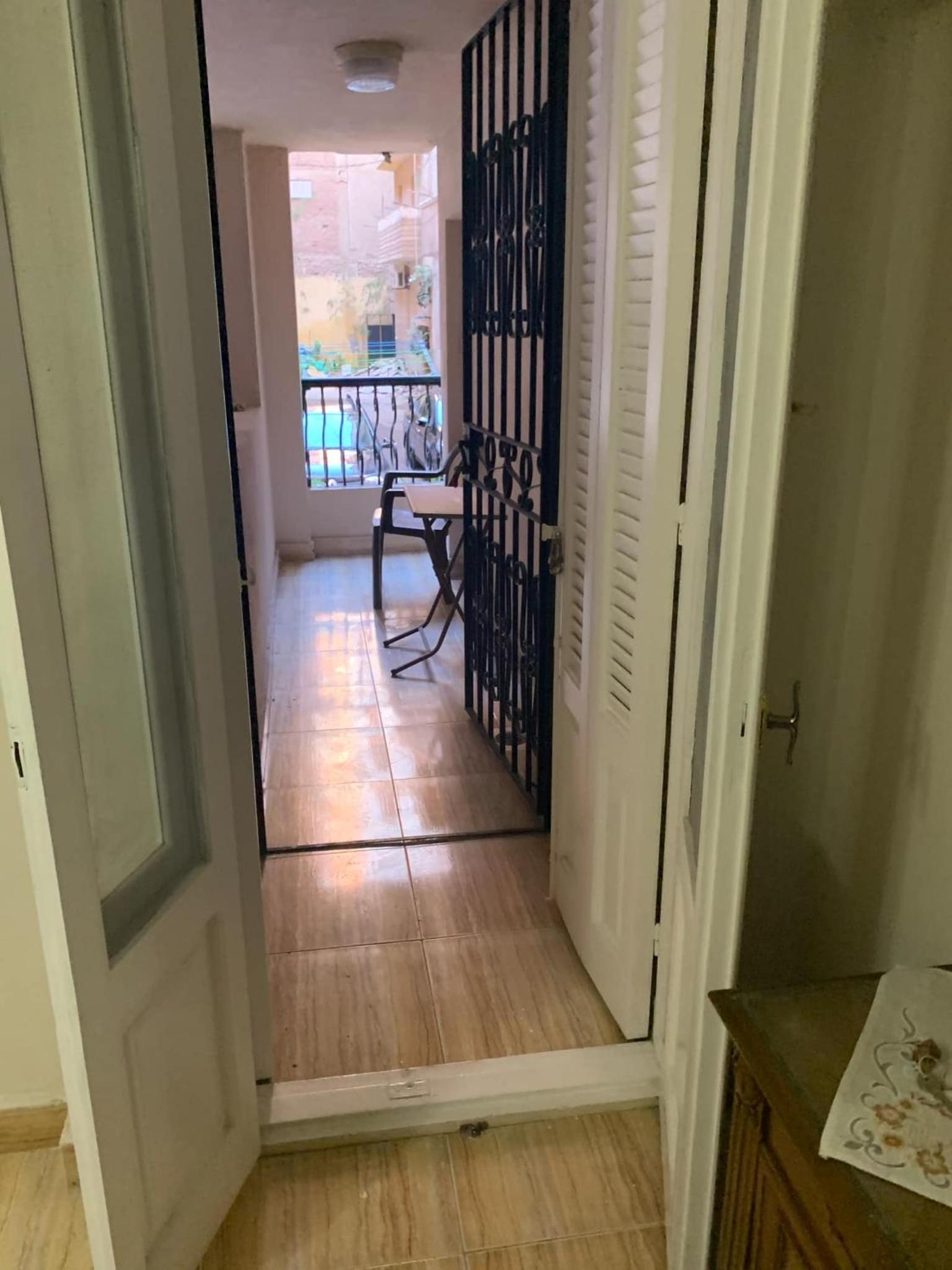 Nice luxurious stay in a modern airconditioned suite , Flat screen TVs, Free Wi-Fi, balcony in the heart of Alexandria view 5