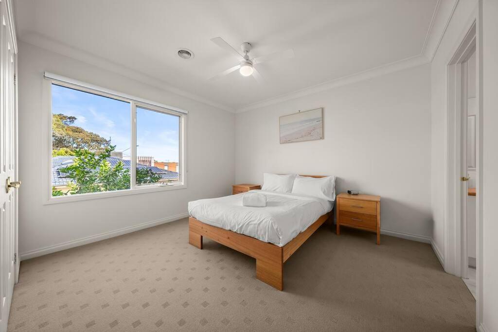 Doncaster East Home walking to shops restaurants