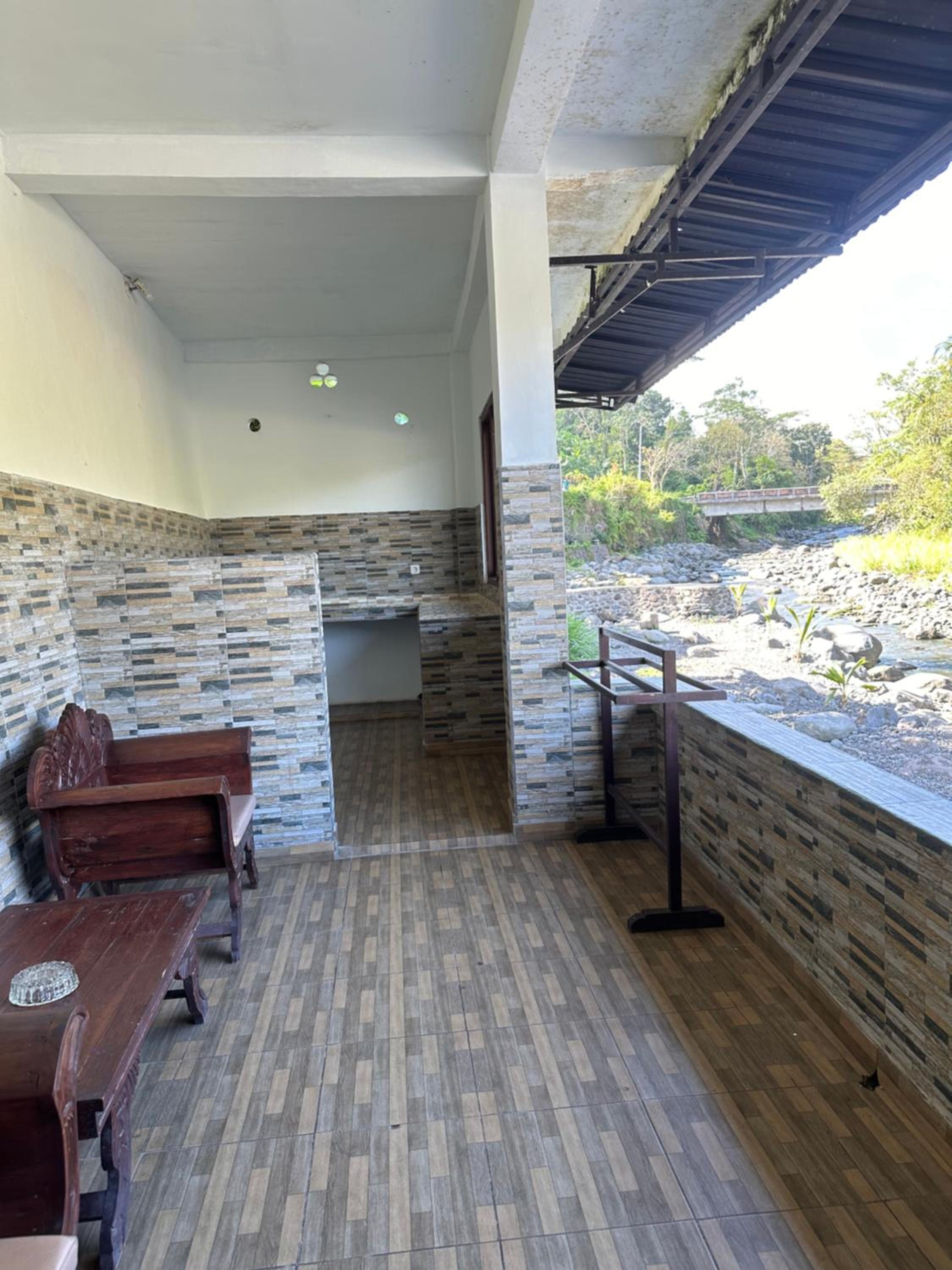 Villa Joglo tepi sungai