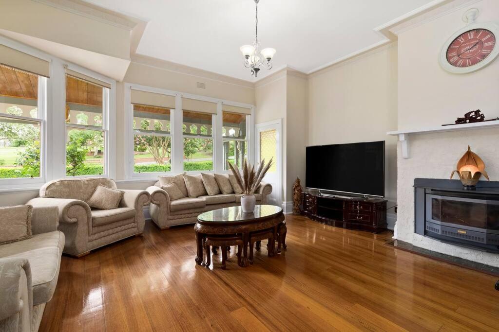 Beautiful Federation Residence for 16 Guests great for wedding functions