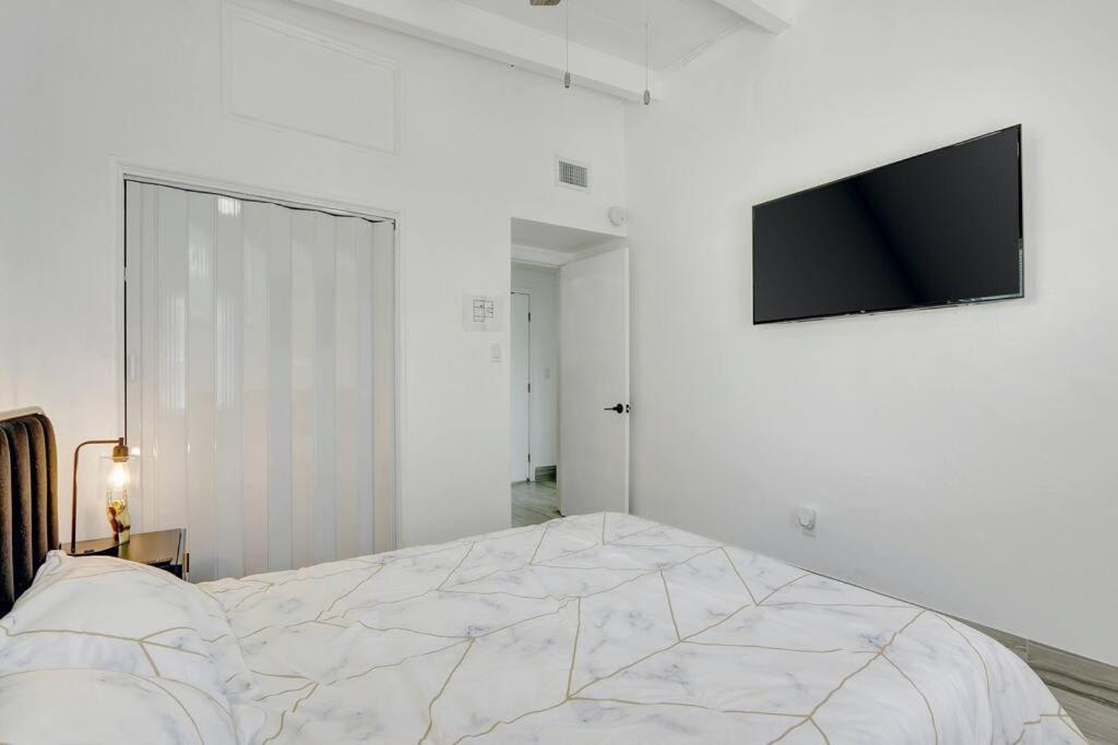 Fort Lauderdale Home near Nightlife and Beach view 2
