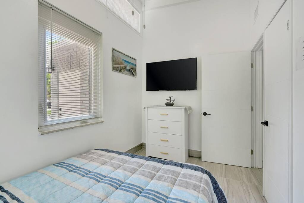 Fort Lauderdale Home near Nightlife and Beach view 3