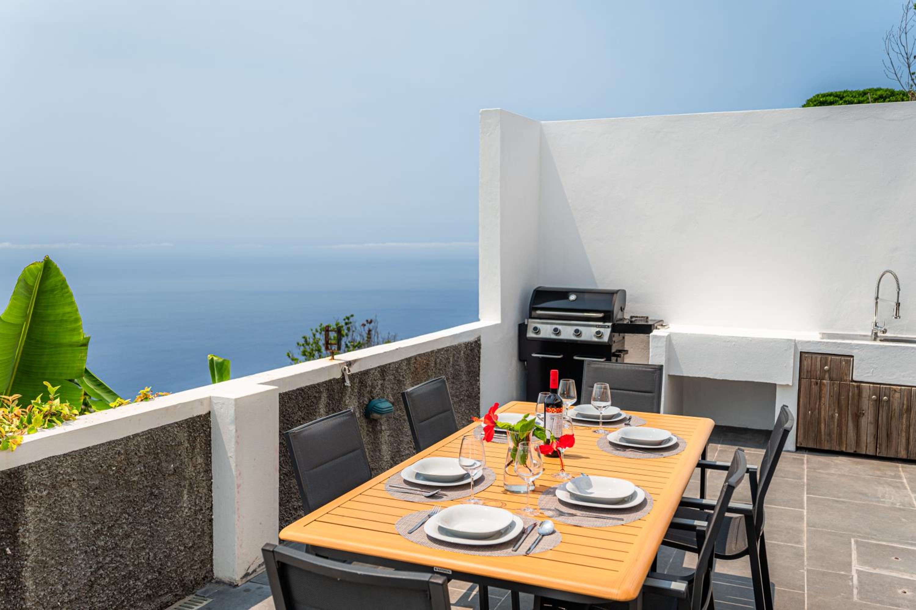 Meerblick - 3-Bett Villa mit Terrassen & Hot-Tub view 5