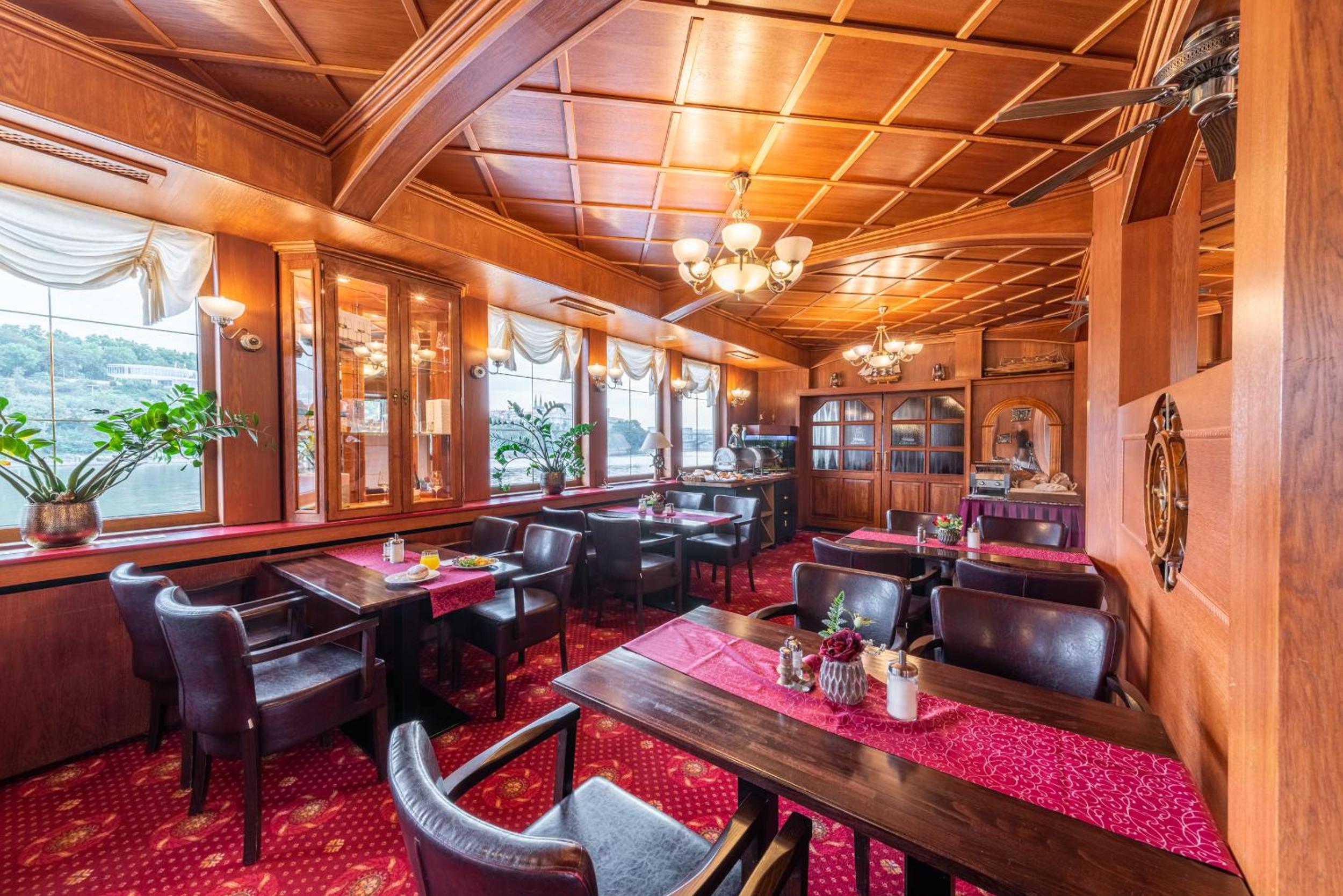 Botel Albatros