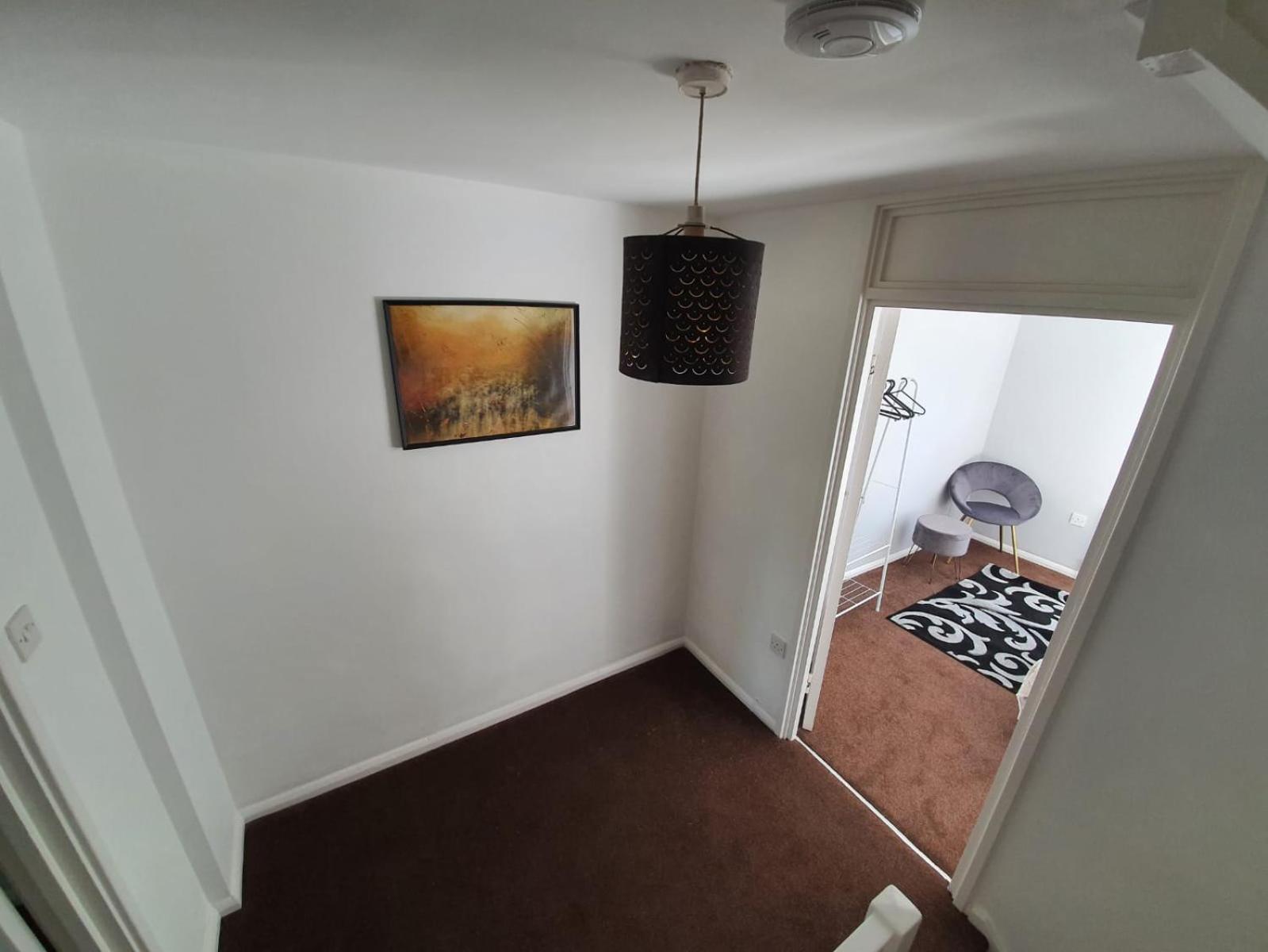 Spacious 4 Bedroom Townhouse By LiveStay Short Lets & Serviced Accommodation London With Garden