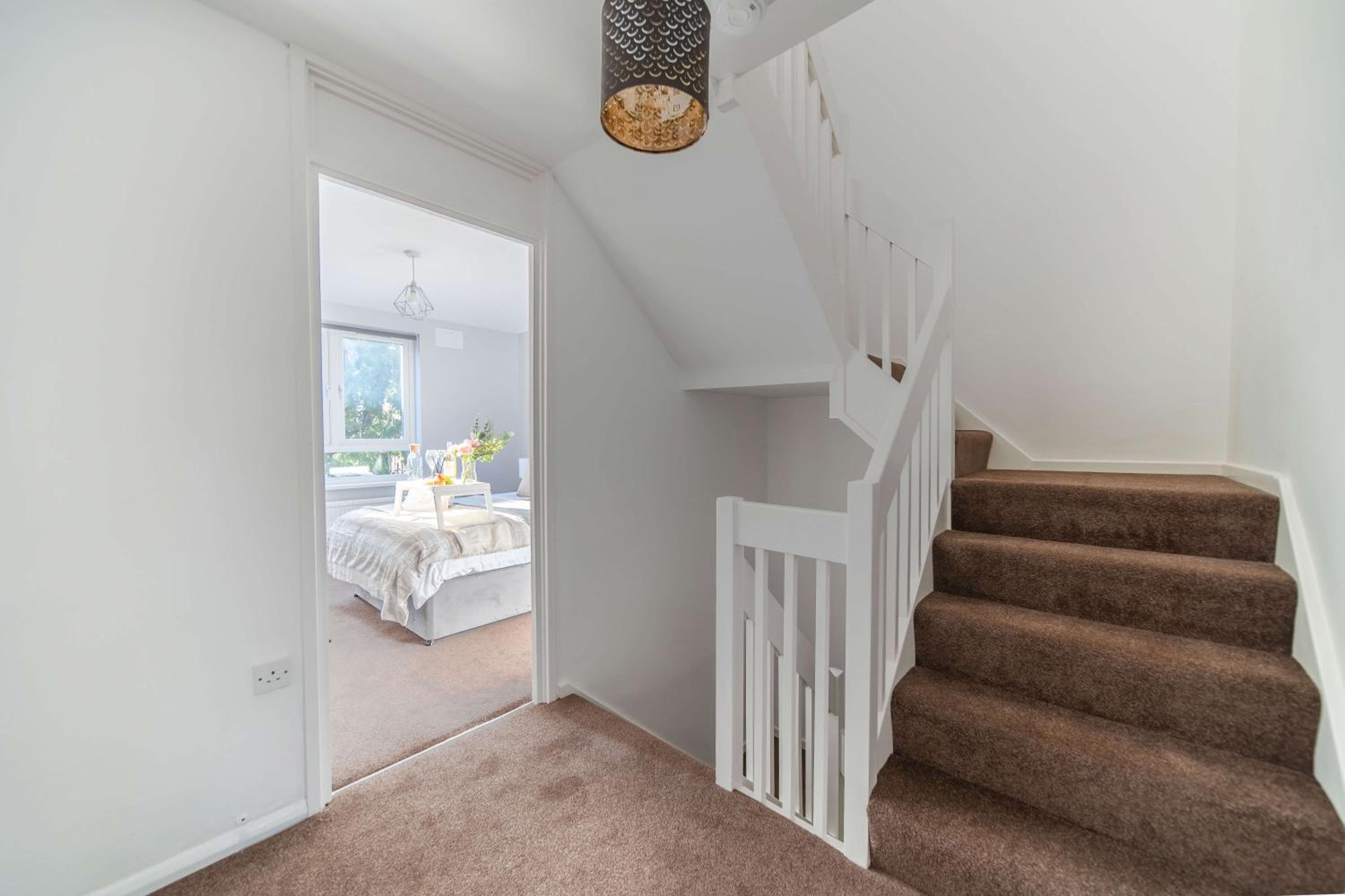 Spacious 4 Bedroom Townhouse By LiveStay Short Lets & Serviced Accommodation London With Garden