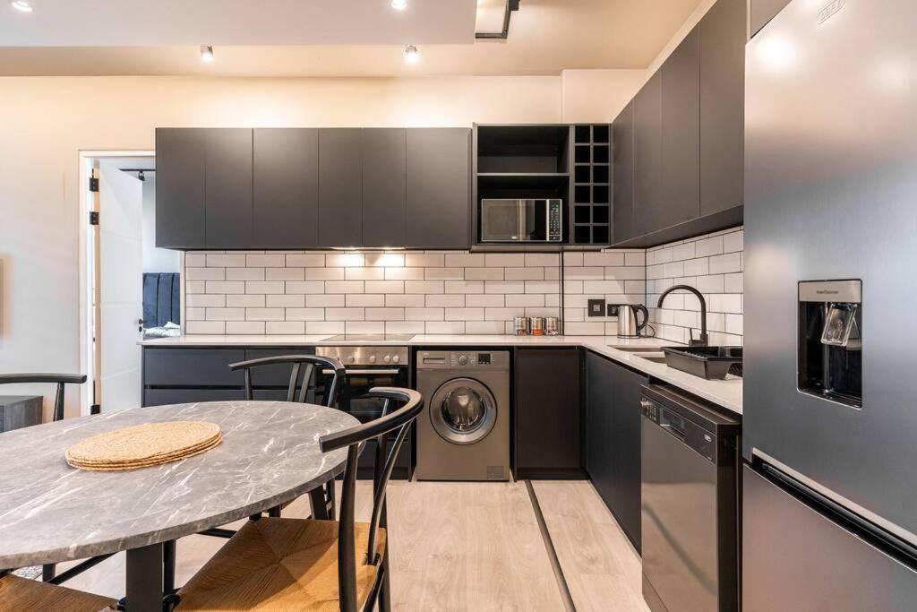 The Signature G16 - Lux 2 Bedroom Aprt in De Waterkant view 3