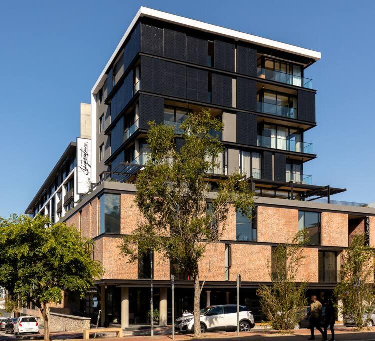 The Signature G16 - Lux 2 Bedroom Aprt in De Waterkant view 5