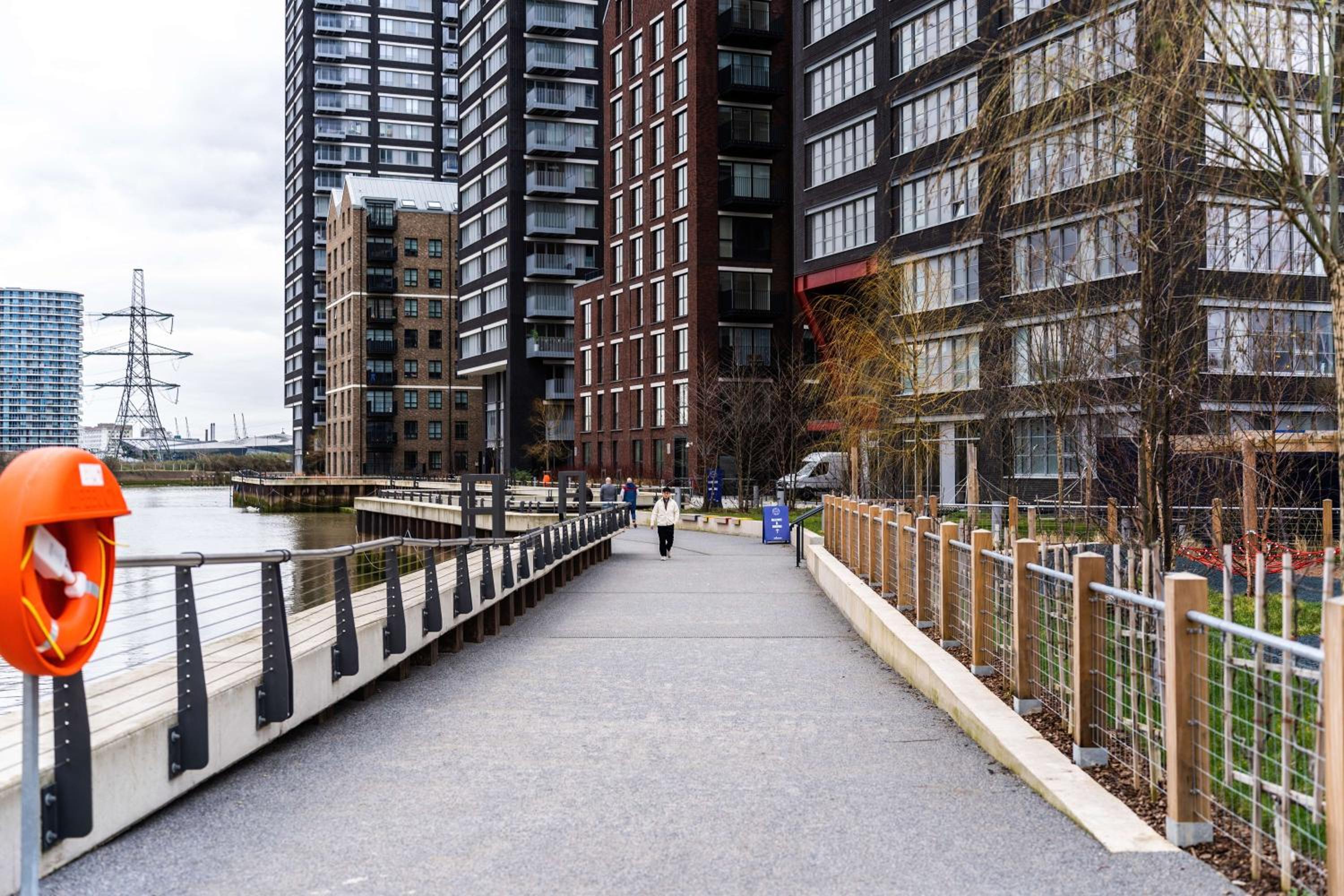 Livestay-Fabulous Three Bed Warehouse Conversion Apartment