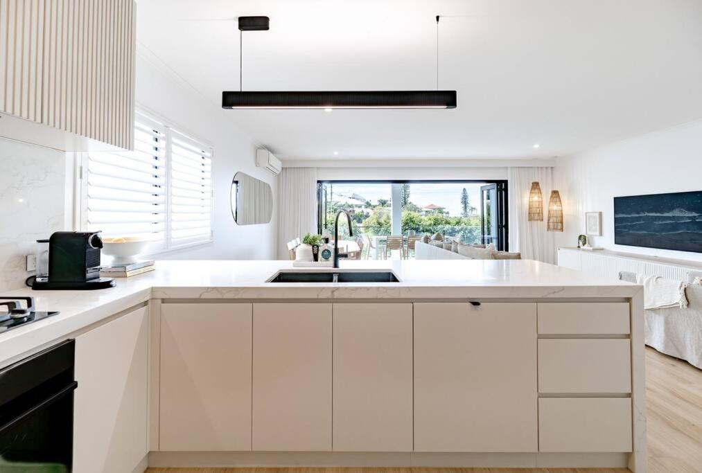 Sunny Luxury in Paradise Sunrise Beach Noosa
