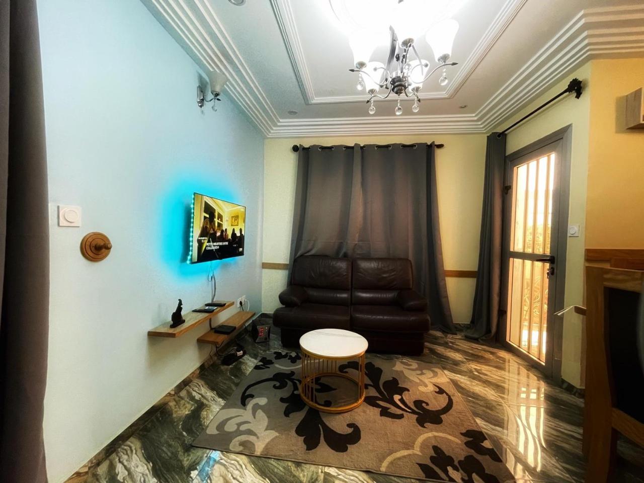 Studio meublé Biyem Assi TKC