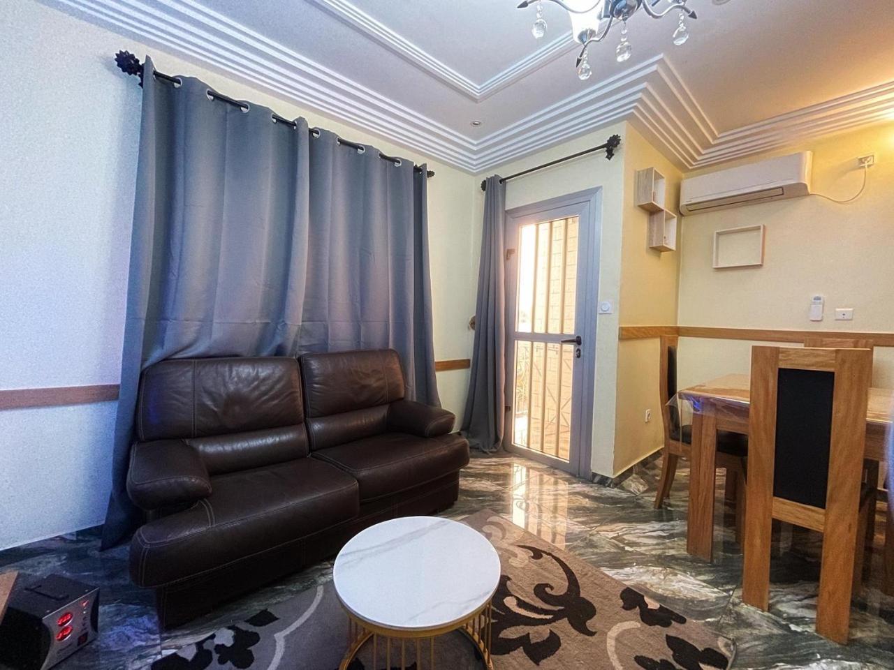 Studio meublé Biyem Assi TKC