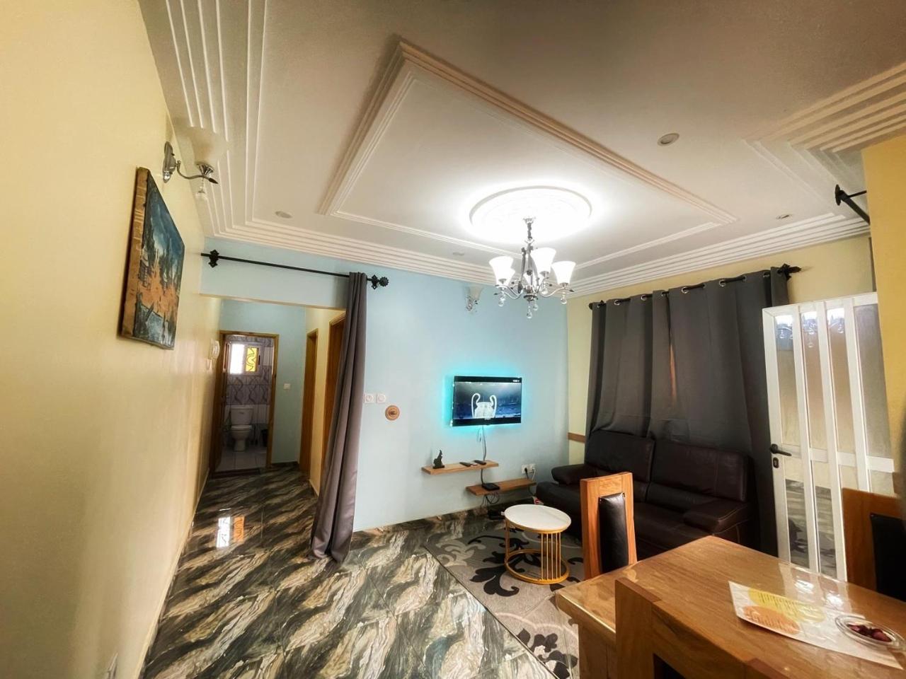 Studio meublé Biyem Assi TKC
