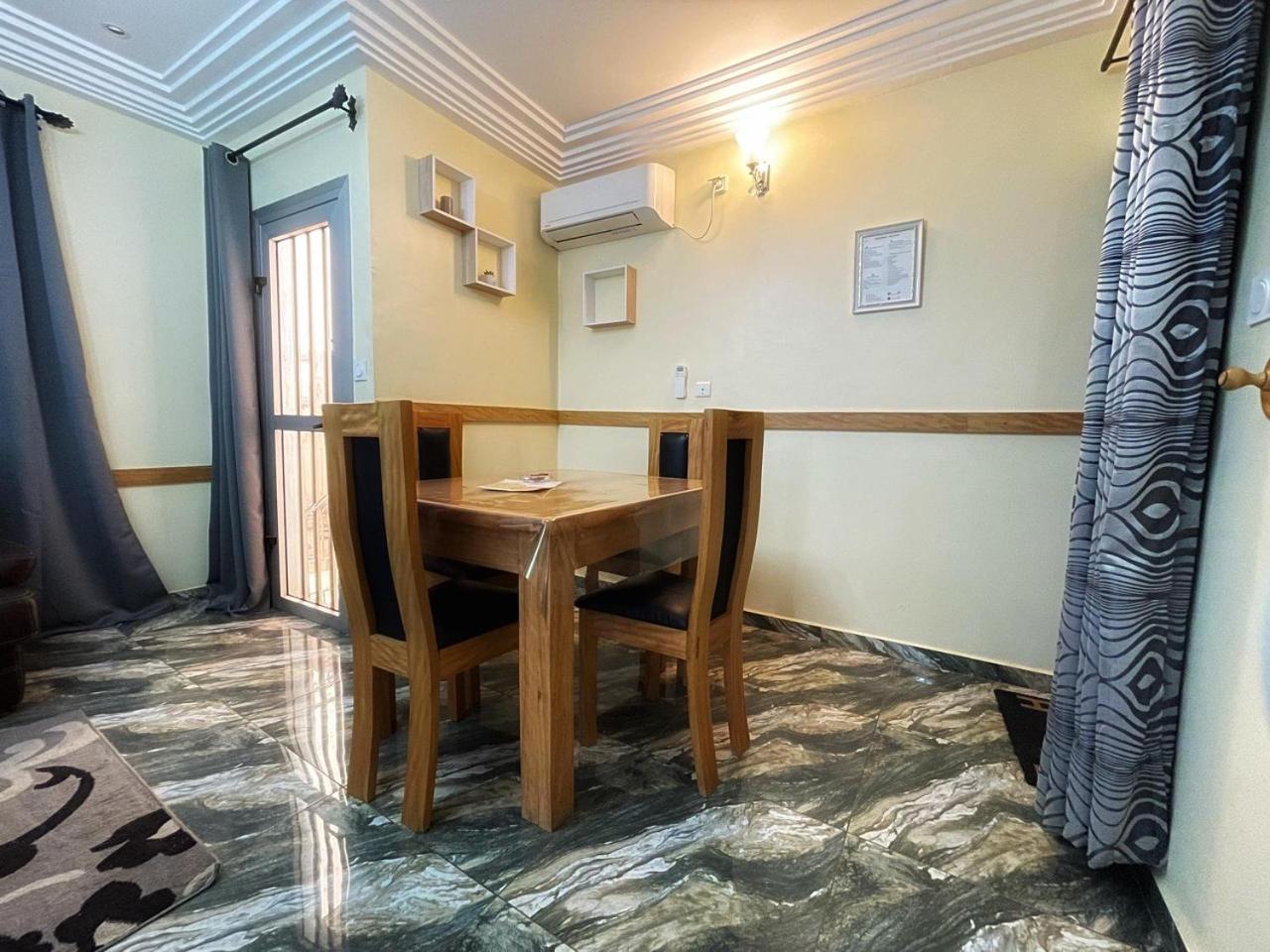 Studio meublé Biyem Assi TKC