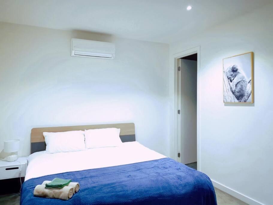 Melbourne Airport Area 3Bedroom House Strathmore Heights