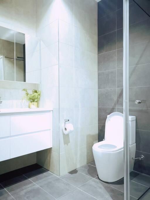 Melbourne Airport Area 3Bedroom House Strathmore Heights