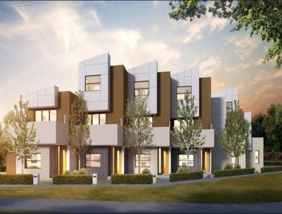 Melbourne Airport Area 3Bedroom House Strathmore Heights